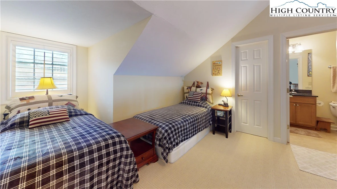 Image number 13 for the current listing