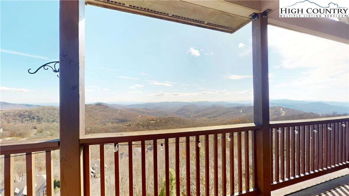 Image number 17 for the current listing