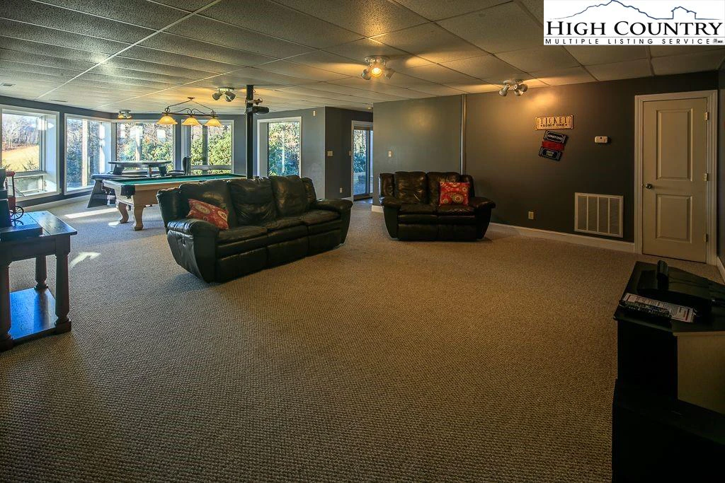 Image number 3 for the current listing