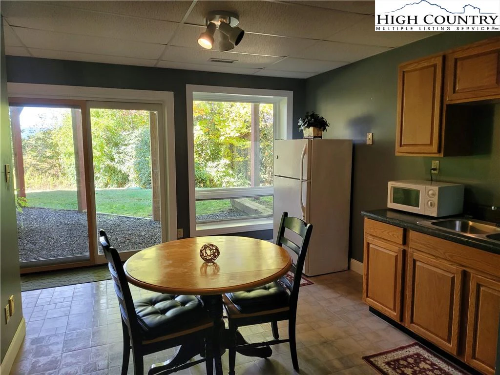 Image number 4 for the current listing