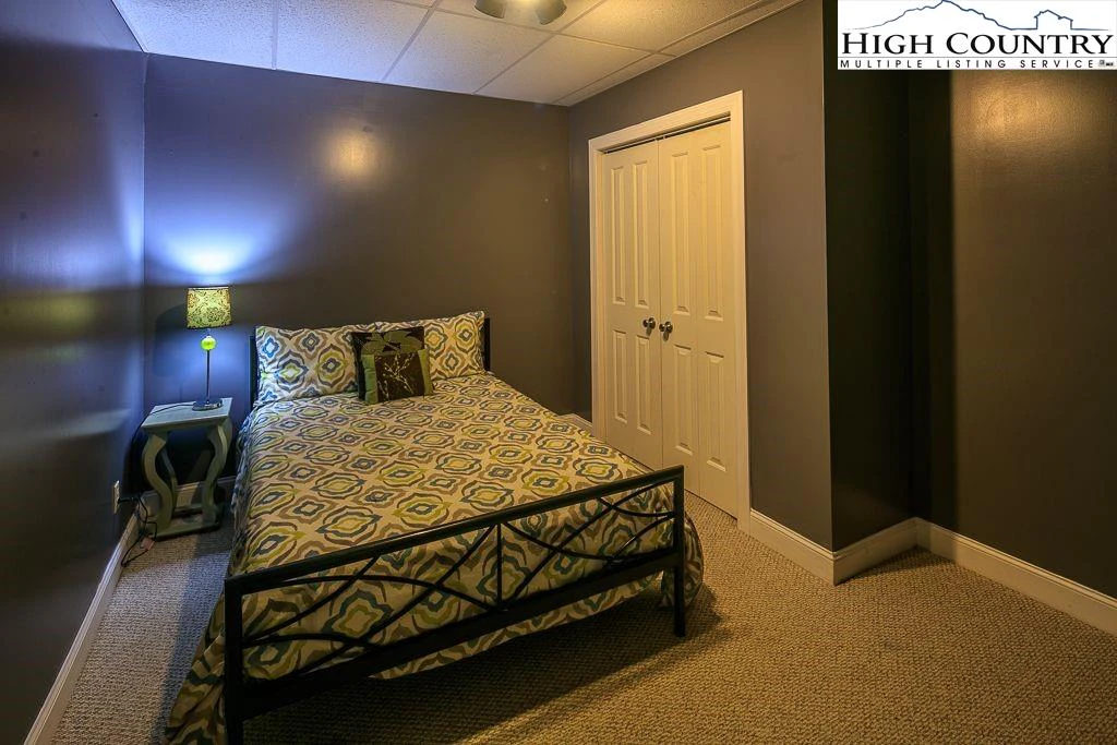 Image number 8 for the current listing