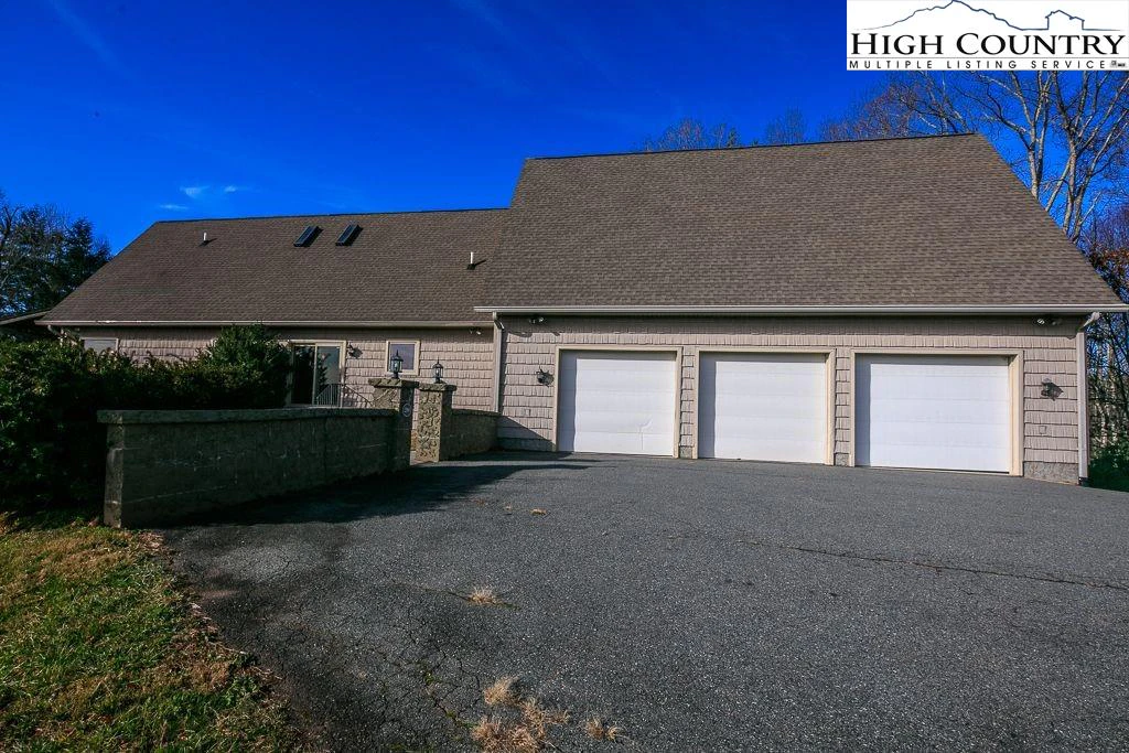 Image number 15 for the current listing