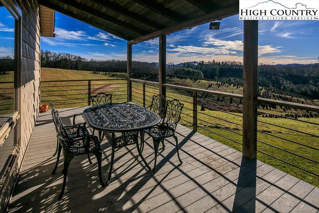 Image number 17 for the current listing