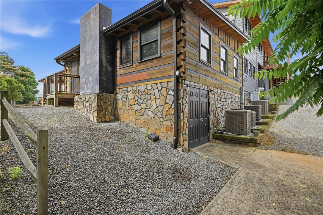 Image number 7 for the current listing
