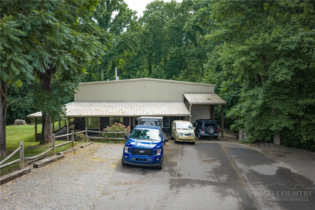 Image number 13 for the current listing