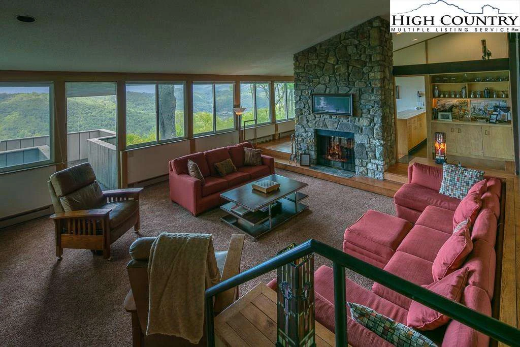 Image number 1 for the current listing