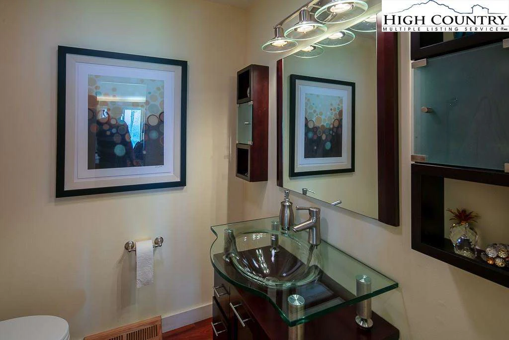 Image number 3 for the current listing