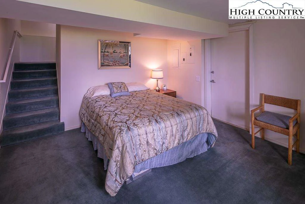 Image number 7 for the current listing