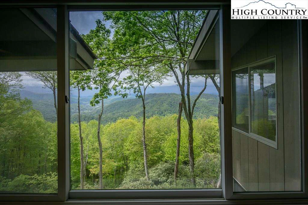 Image number 17 for the current listing