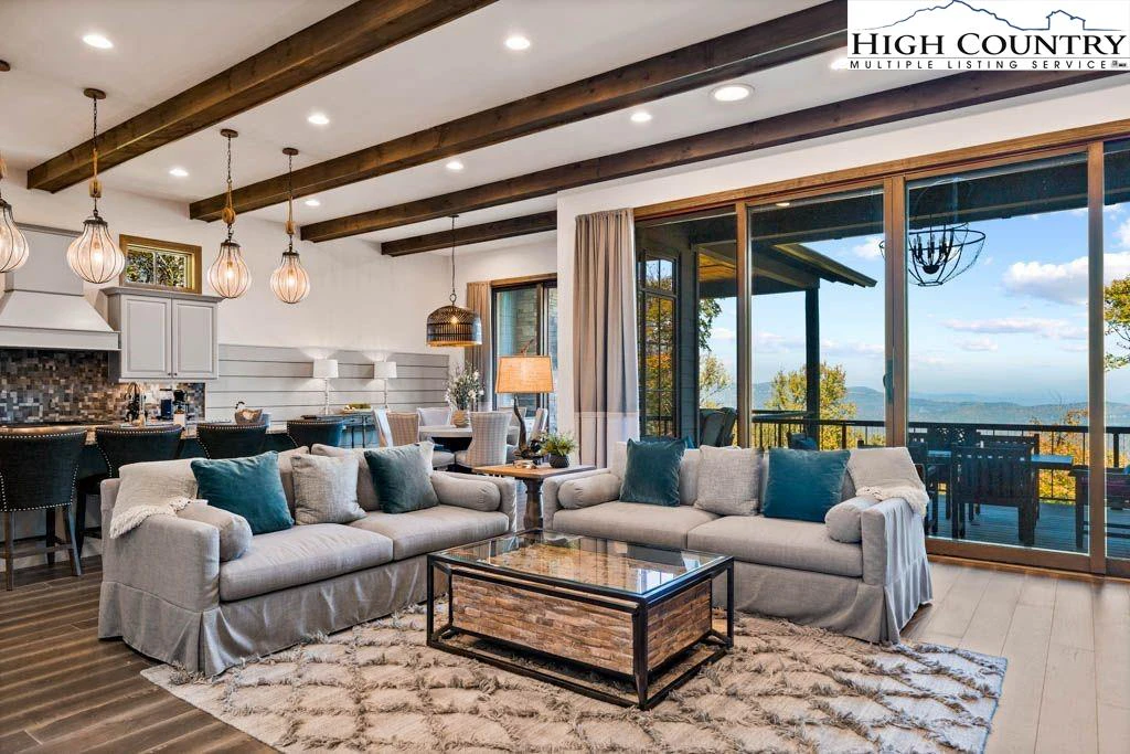 Image number 1 for the current listing