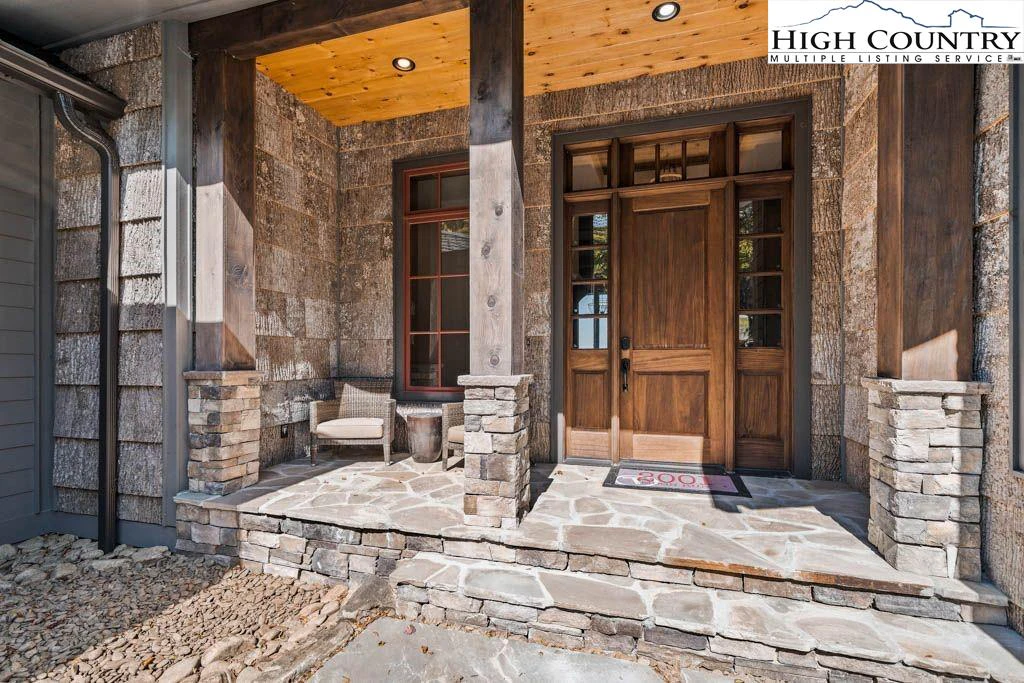 Image number 19 for the current listing