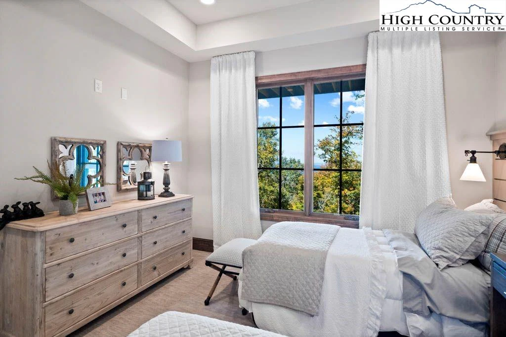 Image number 6 for the current listing