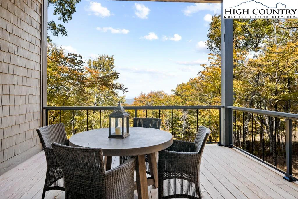 Image number 3 for the current listing