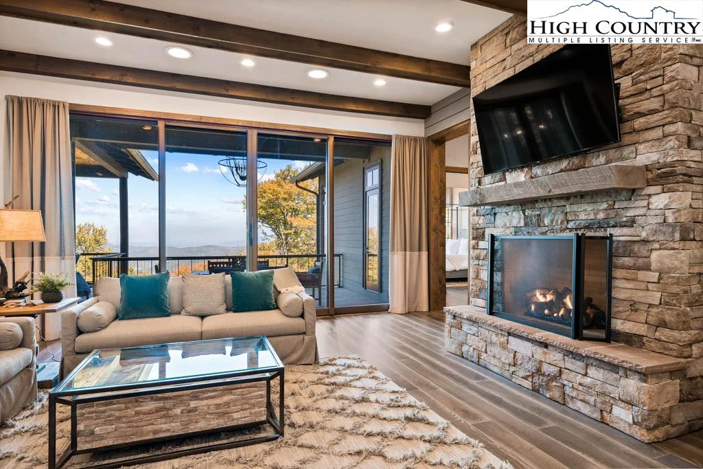 Image number 12 for the current listing