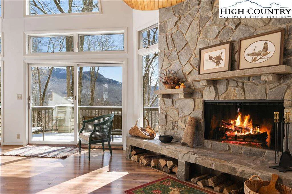 Image number 1 for the current listing