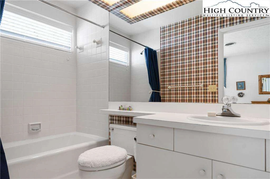 Image number 6 for the current listing