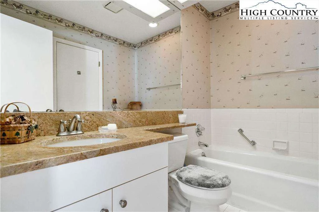 Image number 9 for the current listing
