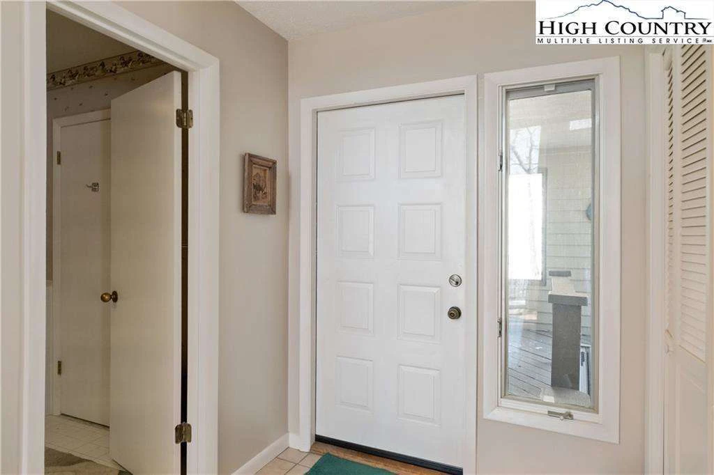 Image number 11 for the current listing