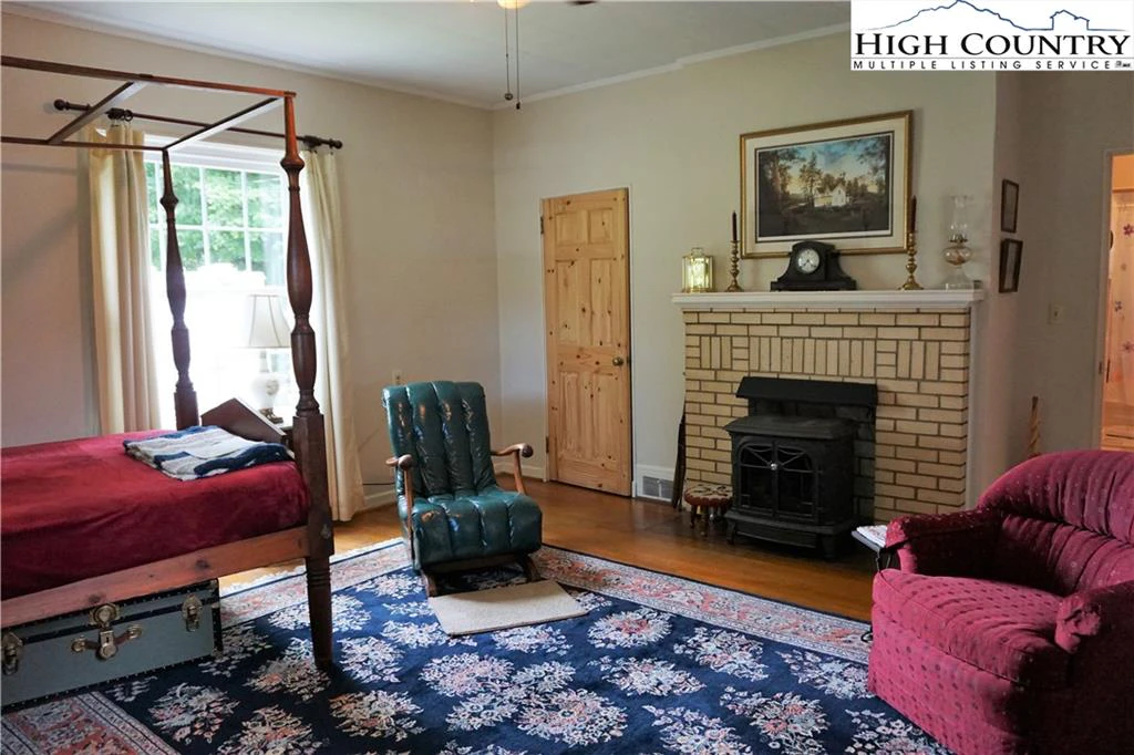 Image number 22 for the current listing