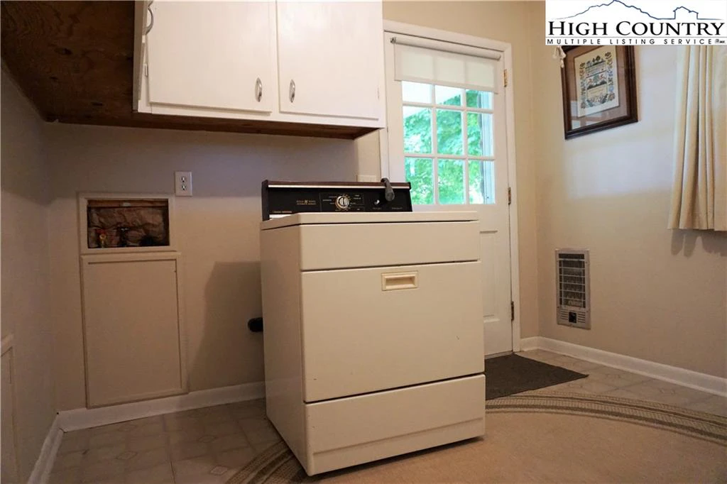 Image number 3 for the current listing