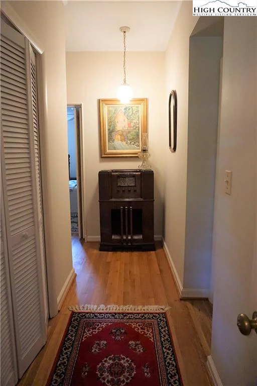 Image number 5 for the current listing