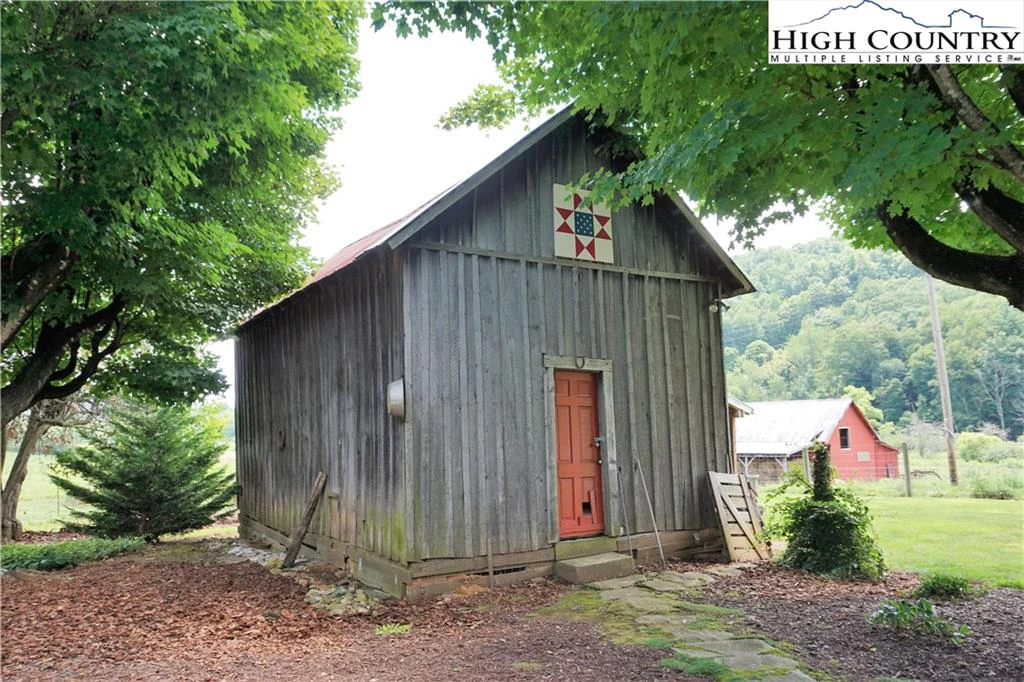 Image number 16 for the current listing