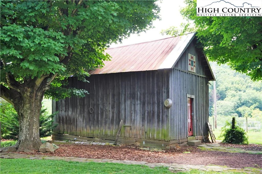 Image number 17 for the current listing