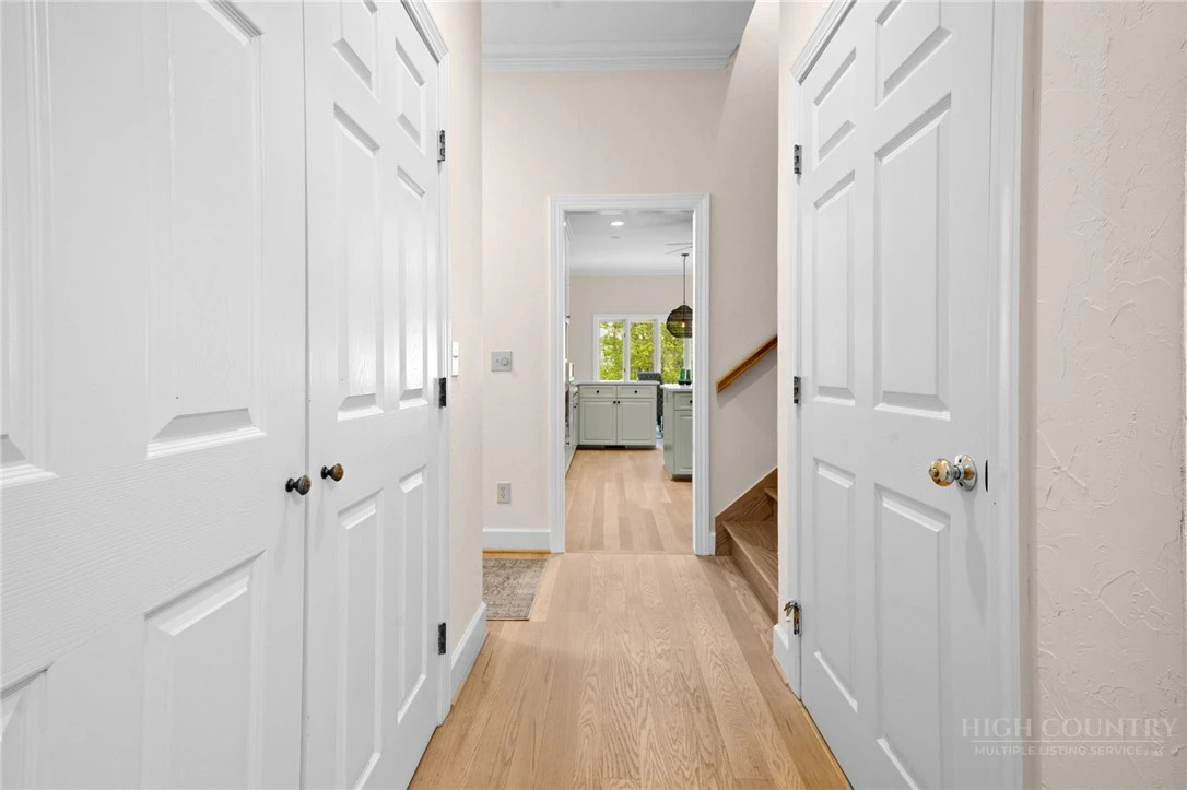 Image number 5 for the current listing