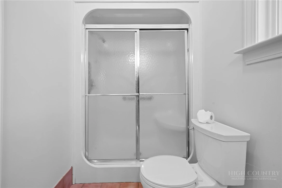 Image number 9 for the current listing