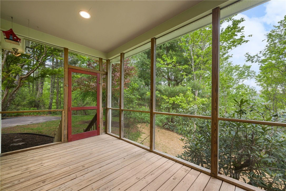 Image number 10 for the current listing