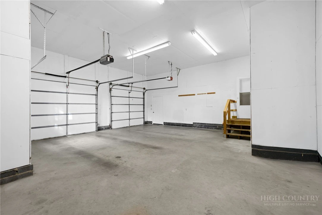 Image number 13 for the current listing