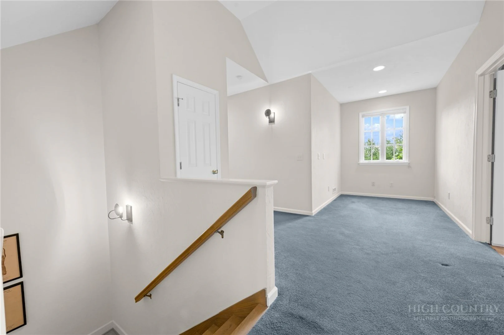 Image number 2 for the current listing