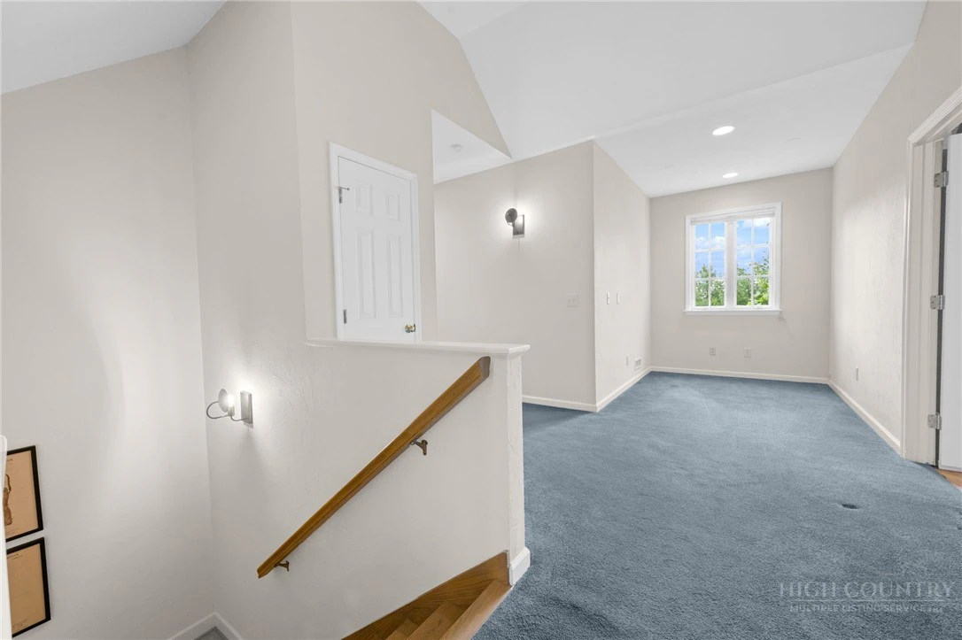 Image number 2 for the current listing