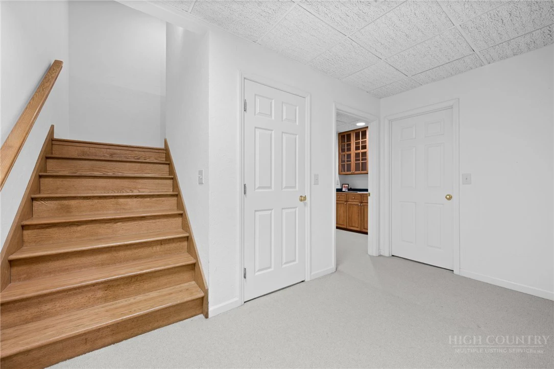 Image number 21 for the current listing