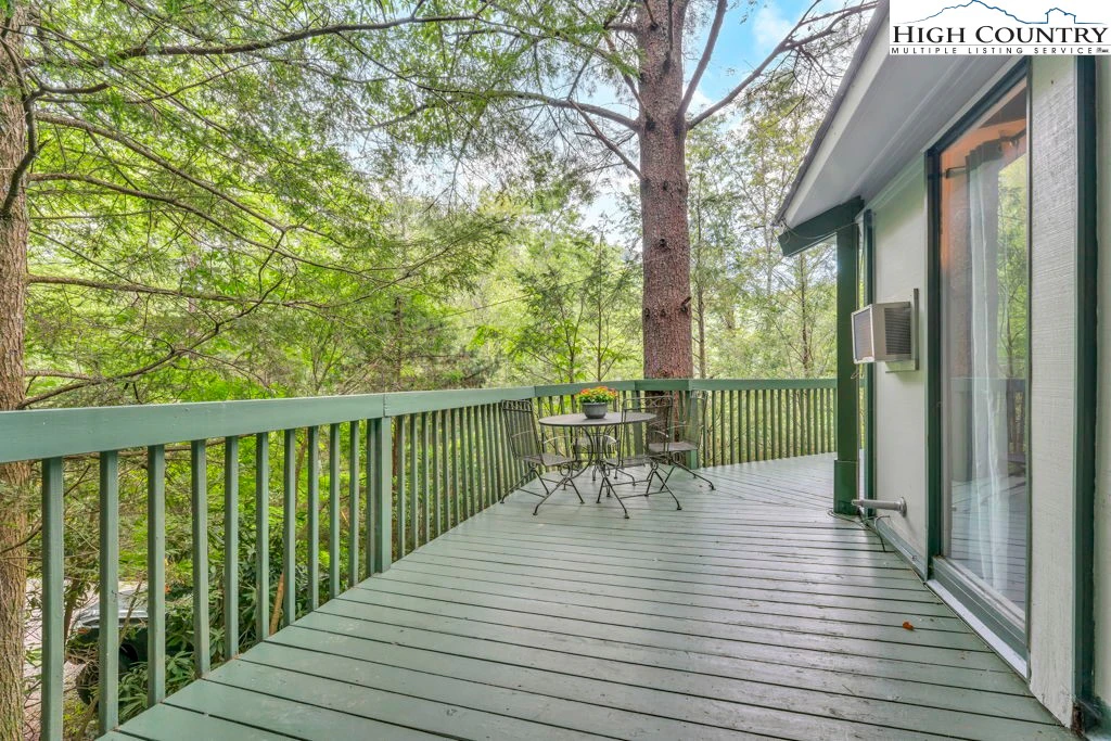 Image number 19 for the current listing