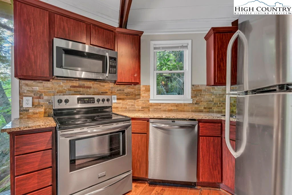 Image number 2 for the current listing