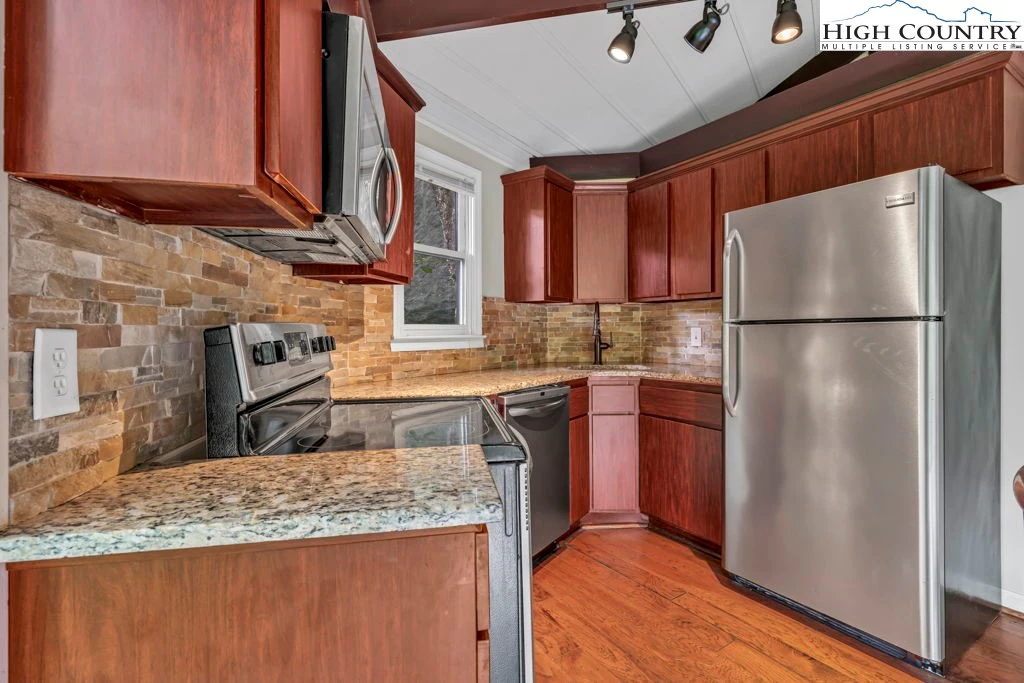 Image number 12 for the current listing