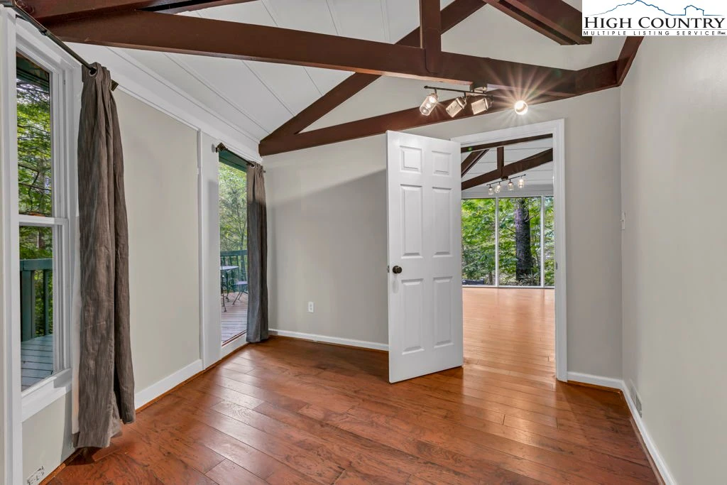 Image number 10 for the current listing