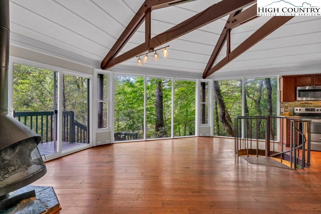 Image number 6 for the current listing