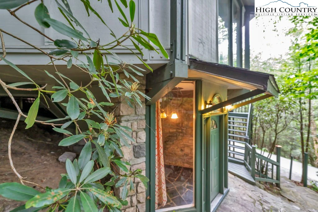 Image number 3 for the current listing