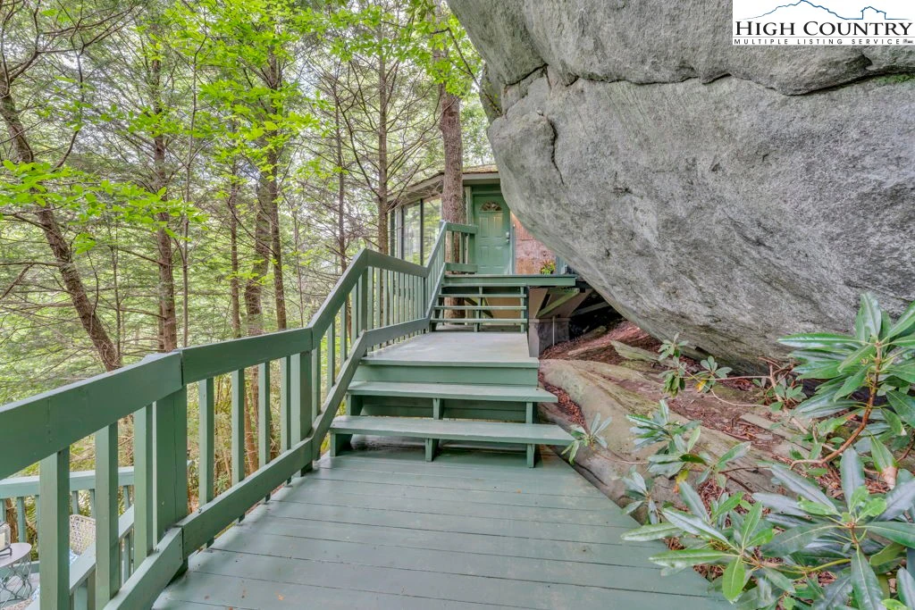 Image number 13 for the current listing