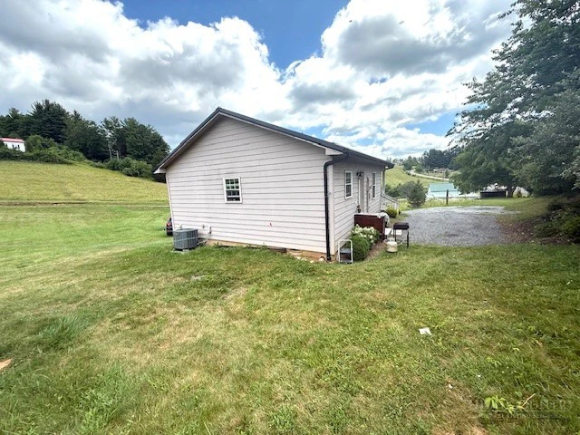 Image number 5 for the current listing