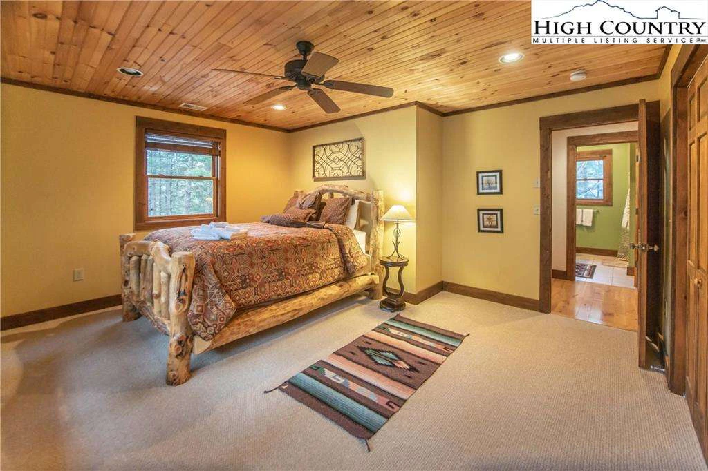 Image number 12 for the current listing