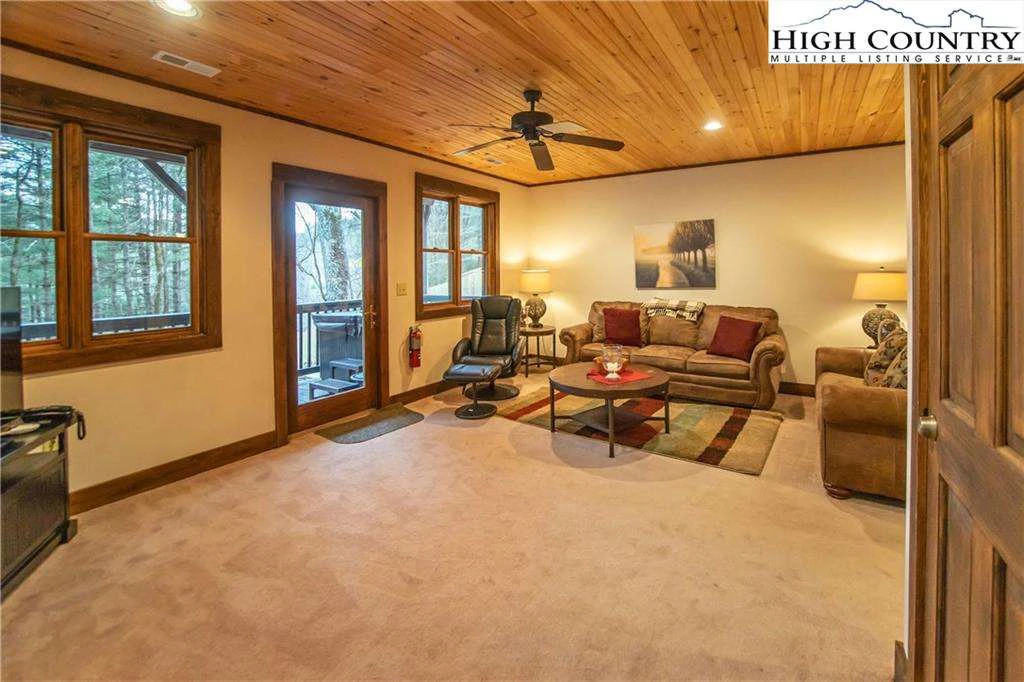 Image number 8 for the current listing