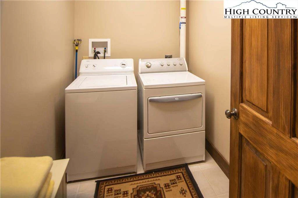 Image number 7 for the current listing