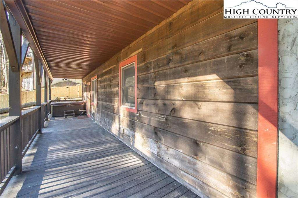 Image number 5 for the current listing