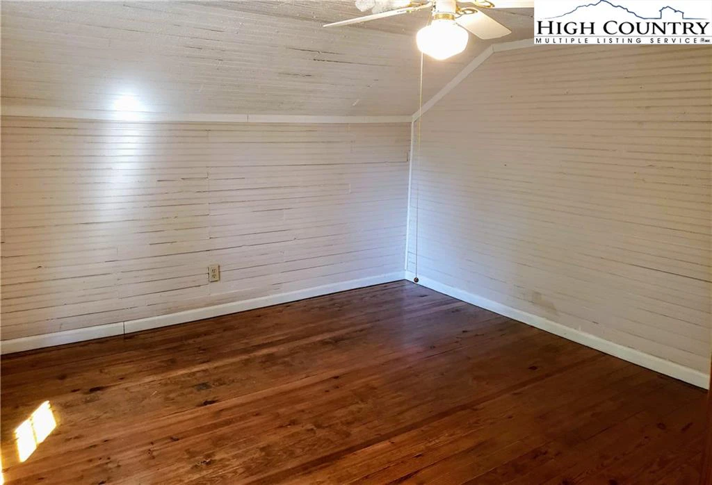 Image number 3 for the current listing