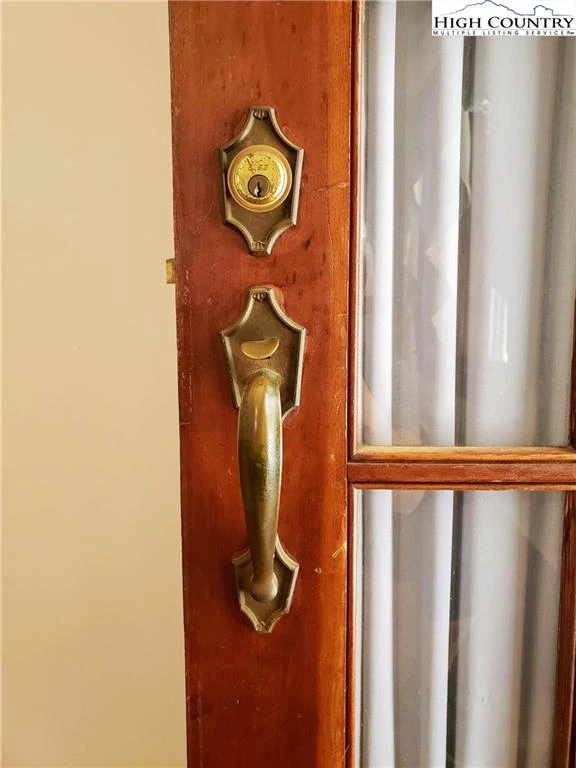 Image number 4 for the current listing