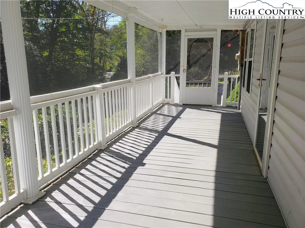Image number 5 for the current listing