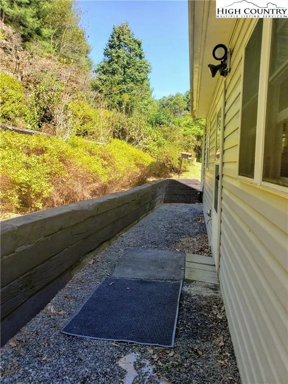 Image number 2 for the current listing